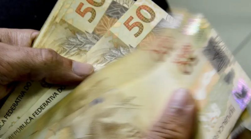 Governo reduz projeção do salário mínimo de 2026 para R$ 1.627