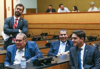 Oposição em chamas, o xadrez de Neto, o espiral do PSD e o esquecimento de Roma