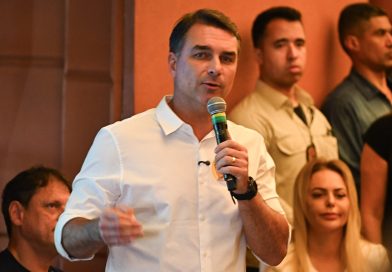 PF apura possível fuga de Flávio Bolsonaro para os EUA pela Argentina
